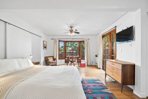 2 bedrooms, in-room safe, desk, iron/ironing board