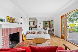 Smart TV, fireplace, books, music library