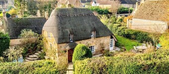 Hoo Cottage - Chipping Campden, Iconic 17th Century Thatched Cottage