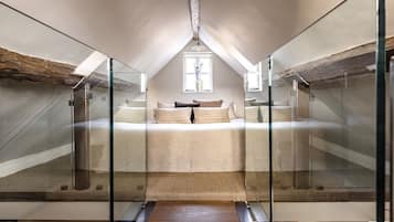 1 bedroom, iron/ironing board, travel crib, internet