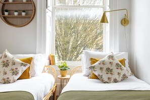 2 quartos, ferros/tábuas de passar roupa, Wi-Fi, roupa de cama