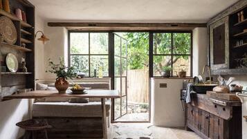 TV, fireplace, stereo