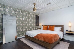 9 bedrooms, desk, iron/ironing board, travel cot