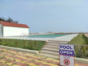 Outdoor pool - Tarangamala Resort (Kanthi)