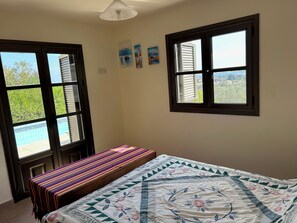 3 habitaciones, escritorio, tabla de planchar con plancha y wifi gratis 