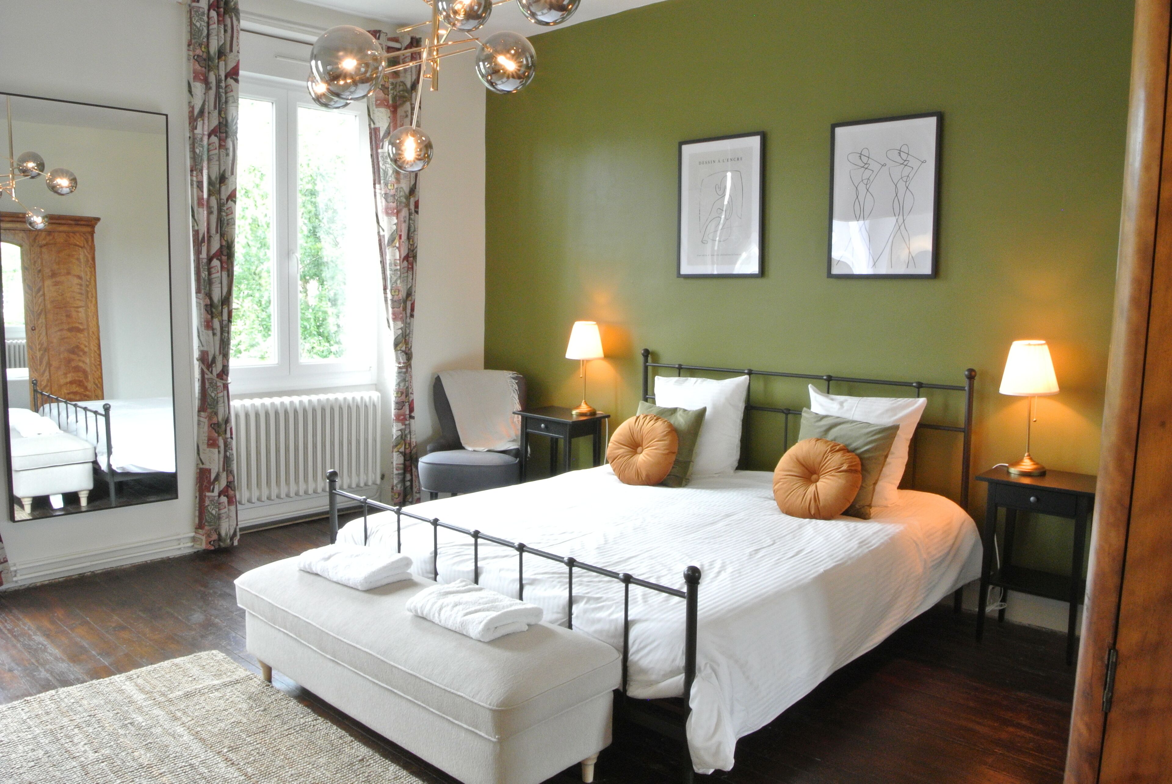 6 chambres, fer et planche à repasser, lit parapluie, Wi-Fi gratuit