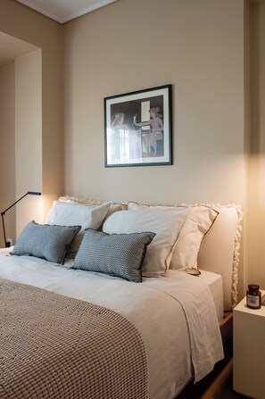 2 bedrooms, desk, iron/ironing board, free WiFi - Athenian Songs-2BR Penthouse with Acropolis Views (Athina)