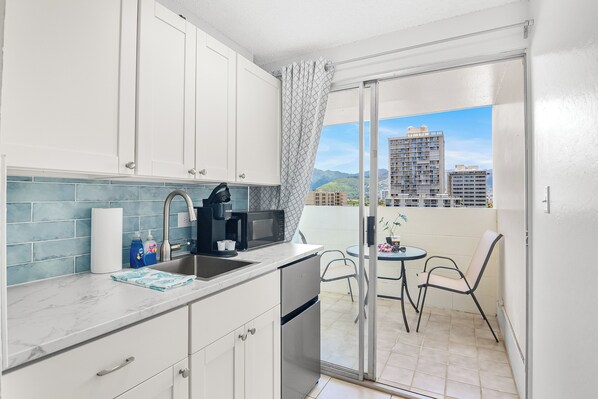 冷蔵庫、電子レンジ、コーヒー / ティーメーカー、電気ポット