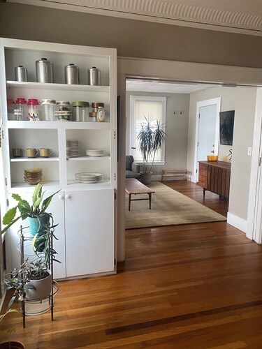 Littleton center vintage themed 1 bed 1 bath. Walk to center.