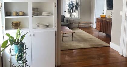 Littleton center vintage themed 1 bed 1 bath. Walk to center.