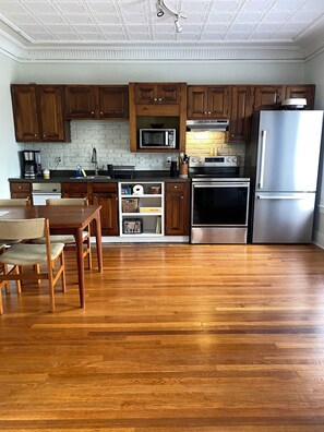 Mikrobølgeovn, ovn og kokeplater