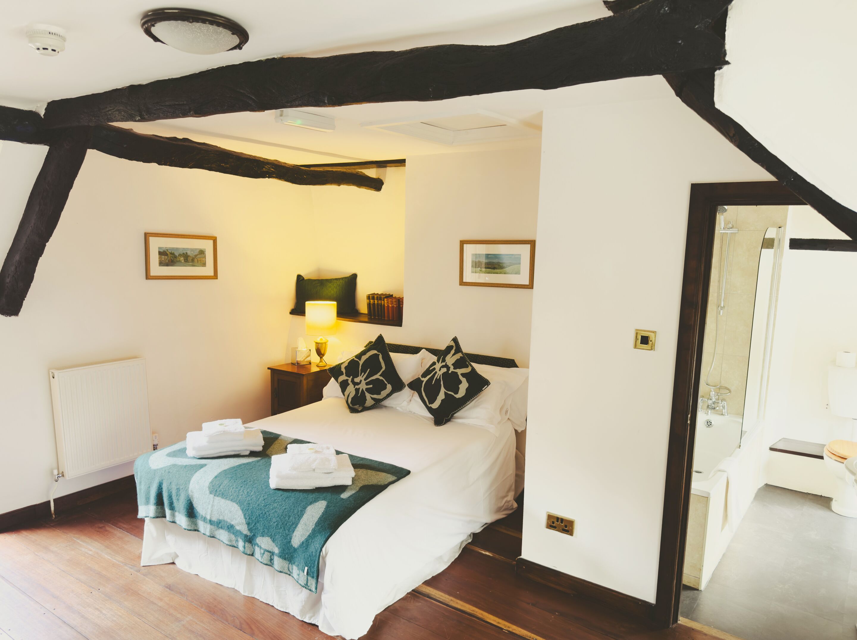 Quarto casal luxo, suíte | Wi-Fi de cortesia