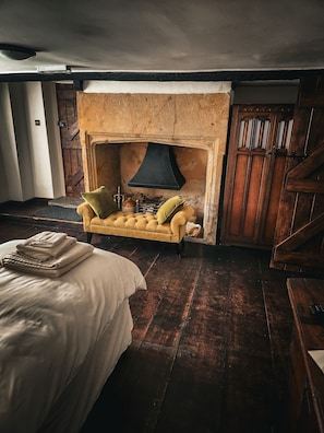 Superior Double Room, Private Bathroom | Free WiFi - The New Inn  (Yeovil)
