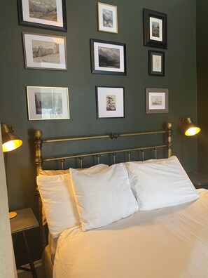 Iron/ironing board, free WiFi, bed sheets - Cozy Condo in the historic Palace Hotel , 1 Bedroom, 1 bath, with modern kitchen and living area! (Salida)