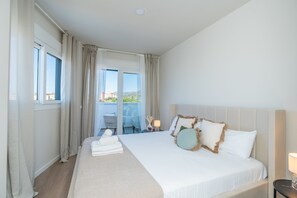 3 bedrooms, in-room safe, desk, iron/ironing board - Esencia Marina Apartamentos A tan Solo 800 Mts. de la Playa Playa de Estepona (Estepona)