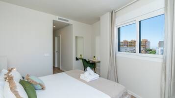 3 chambres, coffres-forts dans les chambres, bureau