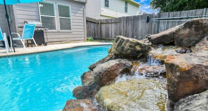 Family-Friendly 6BR Retreat w/ Pool & Hot Tub