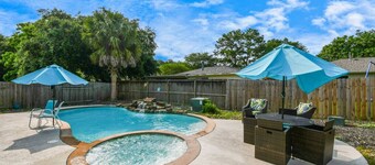 Relax in Style! 6BR Houston Oasis w/ Pool & Spa