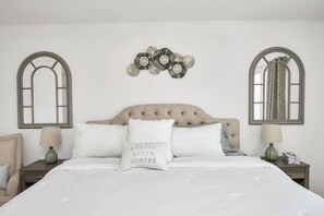 6 bedrooms, desk, iron/ironing board, travel cot - Family-Friendly 6BR Retreat w/ Pool & Hot Tub (Humble)