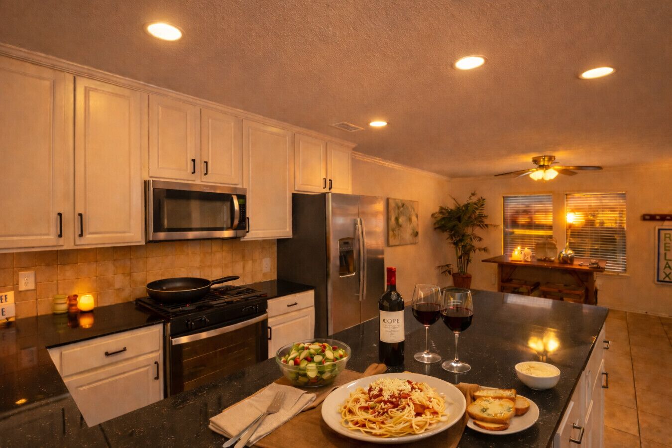 Kylskåp, mikrovågsugn, ugn och spishäll