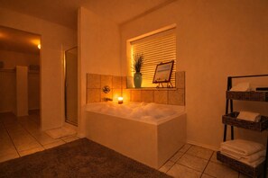 Spa - Family-Friendly 6BR Retreat w/ Pool & Hot Tub (Humble)