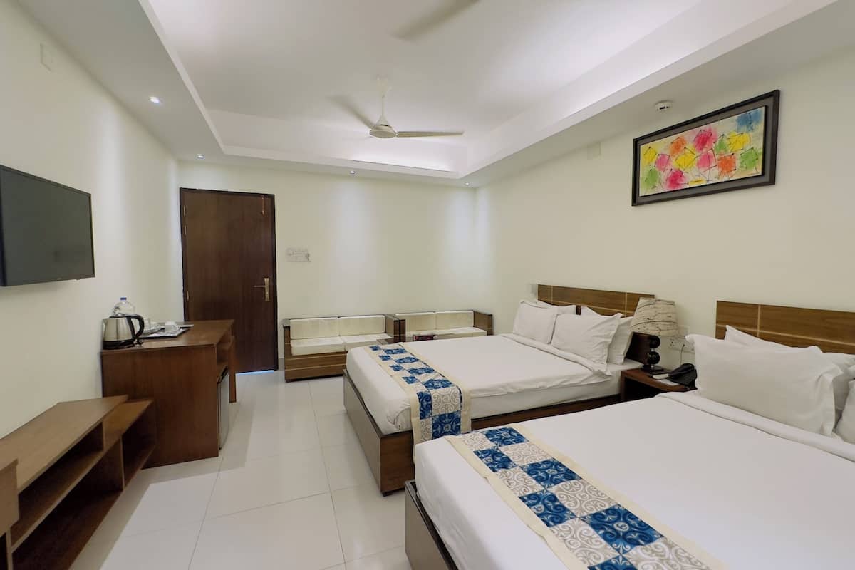 Family Room | 1 bedroom, Egyptian cotton sheets, premium bedding, down comforters