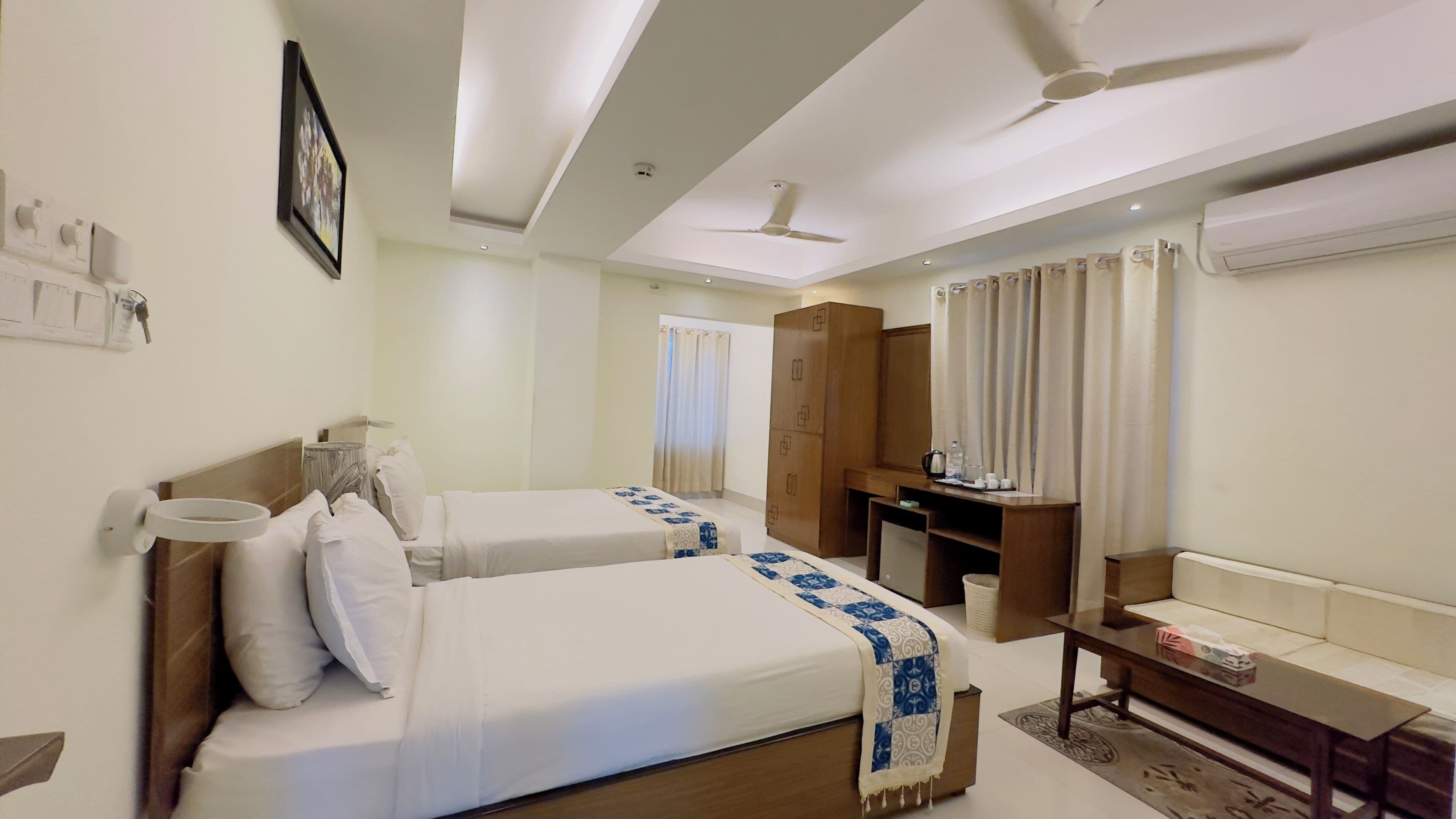 Deluxe Triple Room, City View | Egyptian cotton sheets, premium bedding, down comforters, pillowtop beds