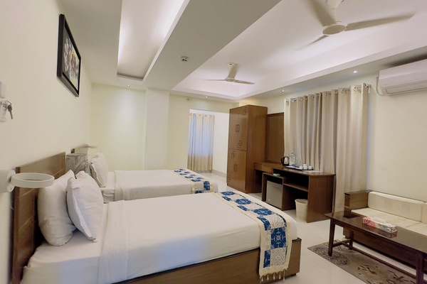 Deluxe Triple Room, City View | Egyptian cotton sheets, premium bedding, down comforters, pillowtop beds