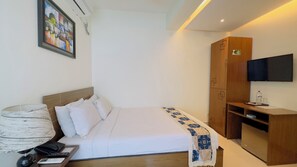 Deluxe Double or Twin Room, City View | Egyptian cotton sheets, premium bedding, down duvets, pillow-top beds - Hotel The Grand Hyatt Dhaka (Dhaka)