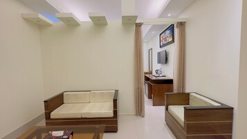 Suite Deluxe, vistas a la ciudad | Sábanas de algodón egipcio y ropa de cama de alta calidad