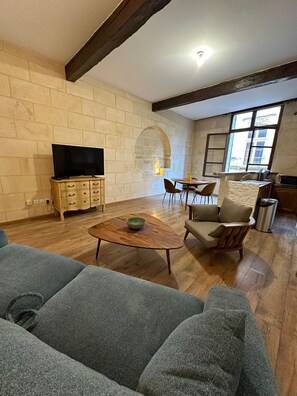 Living area - Unforgettable Stay Heart of Hisorical City Center (Bordeaux)