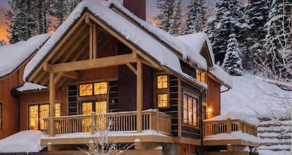 Gold Crest @ Tamarack Resort | Pet Friendly Trailside Ski In/Out | 3 Ensuites | Hot Tub + AC