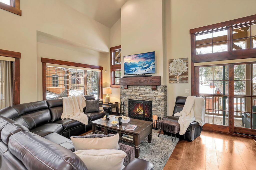 Una Smart TV, una chimenea