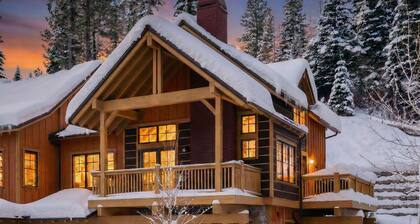 Gold Crest @ Tamarack Resort | Pet Friendly Trailside Ski In/Out | 3 Ensuites | Hot Tub + AC