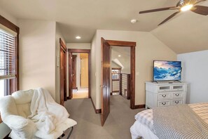 3 chambres, fer et planche à repasser, lit parapluie, Wi-Fi gratuit