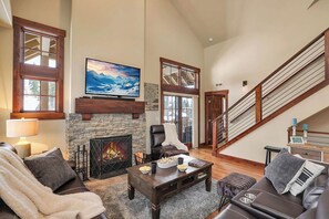 Smart TV, fireplace - Gold Crest @ Tamarack Resort | Pet Friendly Trailside Ski In/Out | 3 Ensuites | Hot Tub + AC (Tamarack)