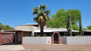 A residential property with a garage, a palm tree, and a cactus. - Pet Friendly Catalina Haven (Tucson)