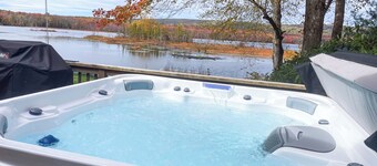 Lakefront | Private Dock | Family Friendly | Kayaks | Hot Tub | Row Boat | Fireplace