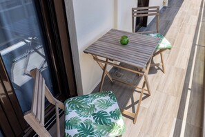 Outdoor dining - Kyril Apartment (Chania)