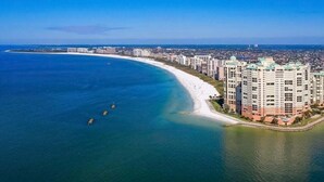 Beach - Beachfront 2BR/2BA condo in Marco Island with waterfront views, pool, WiFi (Marco Island)