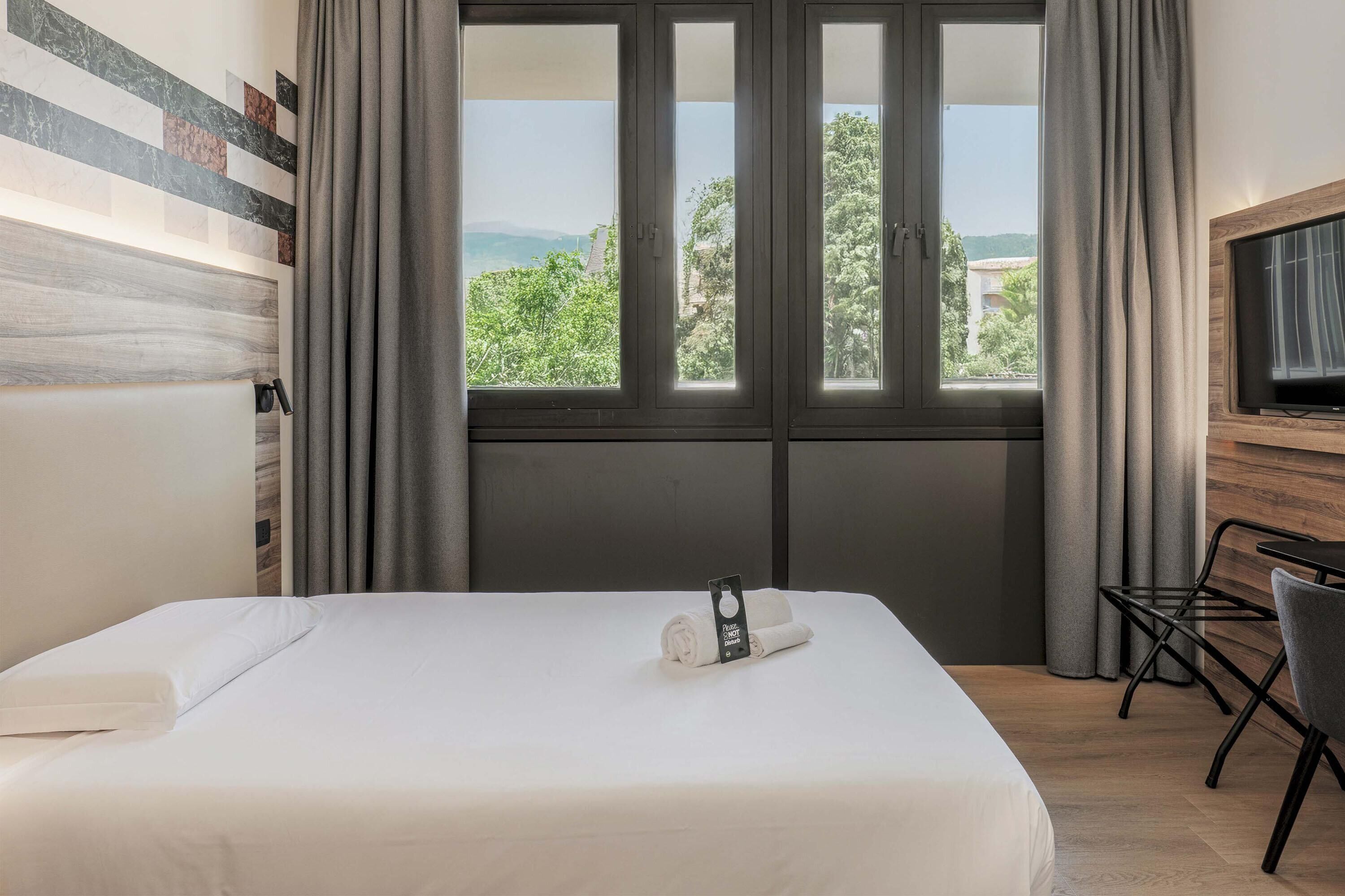 Zimmersafe, kostenloses WLAN, Bettwäsche