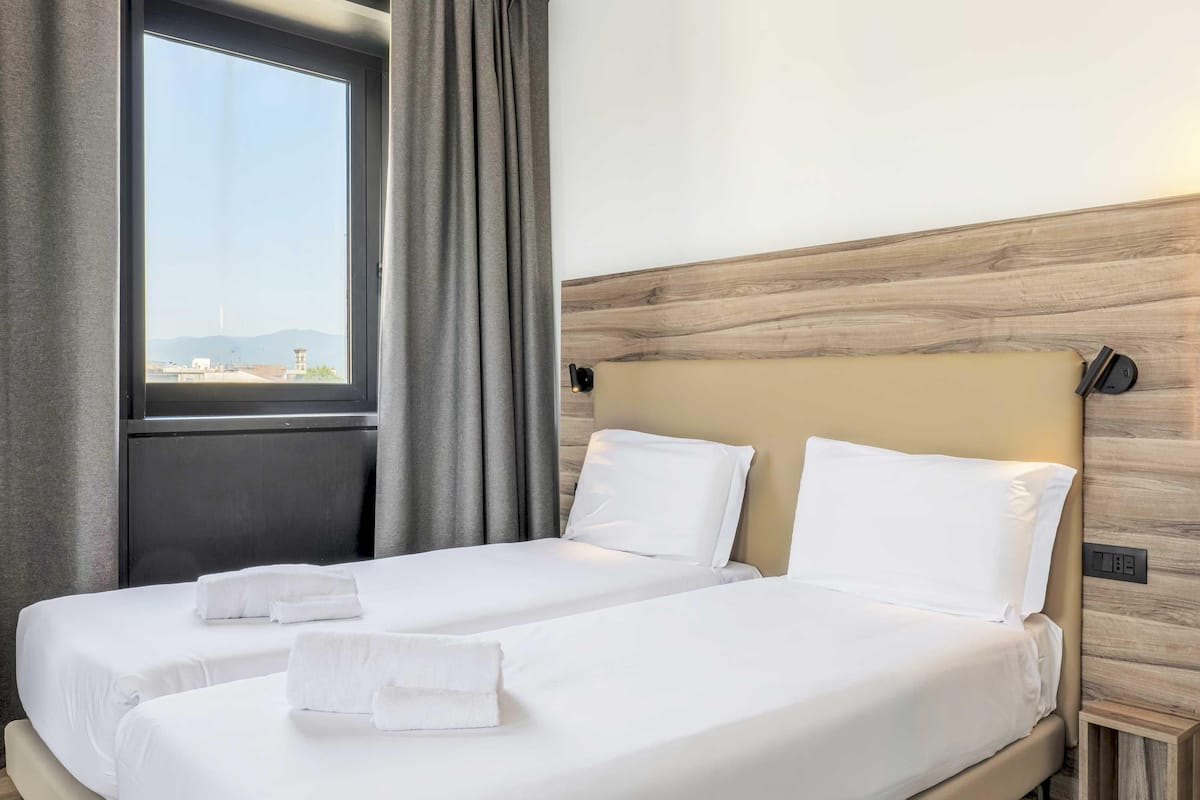 In-room safe, free WiFi, bed sheets