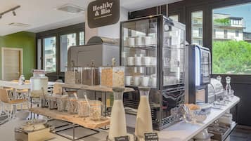 Daily buffet breakfast (EUR 9.50 per person)