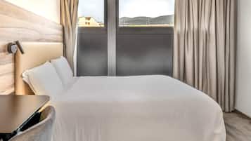 Standard Triple Room, Non Smoking | In-room safe, free WiFi, bed sheets