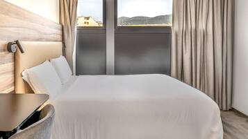 Habitación triple estándar, no fumadores | Caja fuerte, wifi gratis, ropa de cama