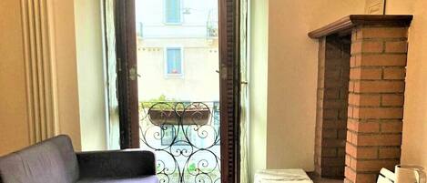 City Apartment | Living area