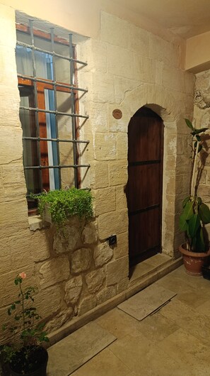 Standard Double Room, Courtyard View | Courtyard view - ARYAN OTEL (Mardin)