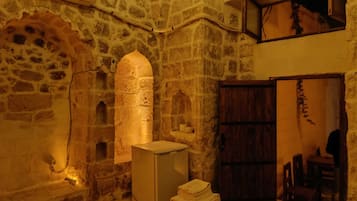 Classic Double Room , Courtyard View | 1 dormitorio, sábanas de algodón egipcio, ropa de cama de alta calidad