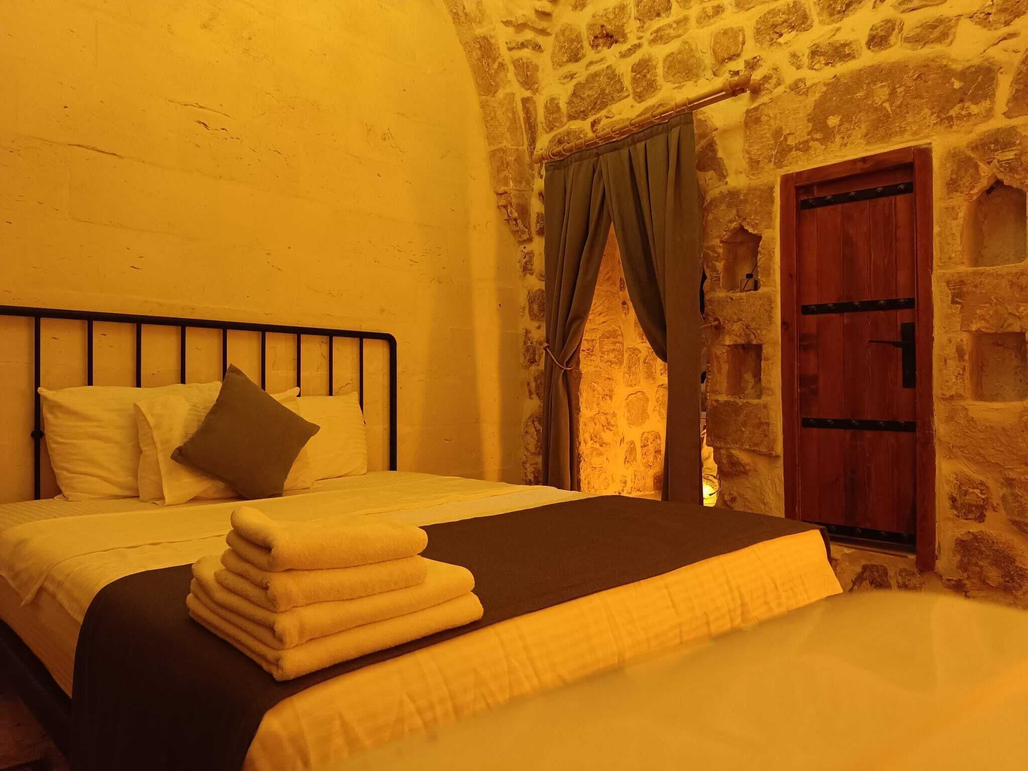 Classic Double Room , Courtyard View | Sábanas de algodón egipcio, ropa de cama de alta calidad y escritorio 