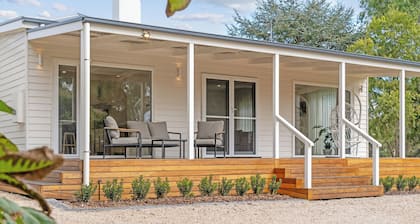 Panoramic views on the doorstep of McLaren Vale, Adelaide Hills and the beach.